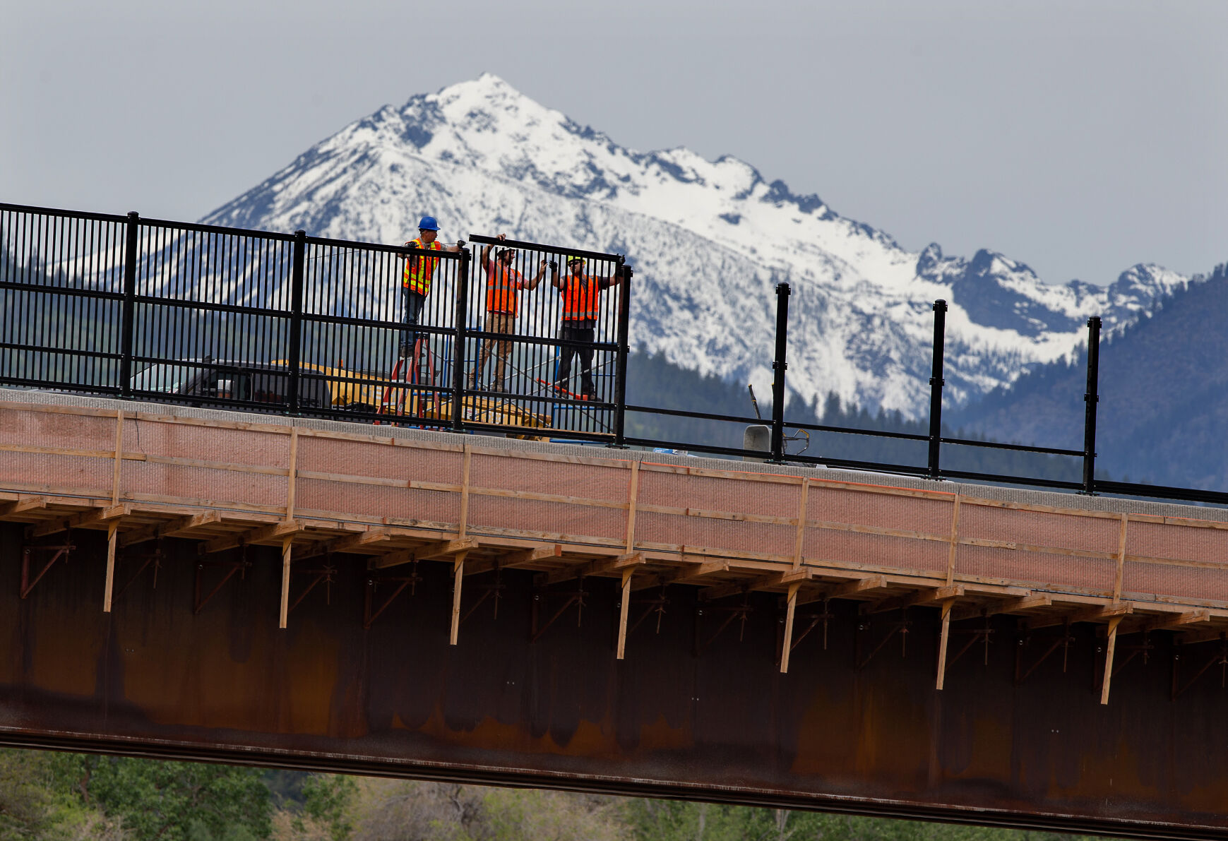 220525-newslocal-bridgework 01.jpg